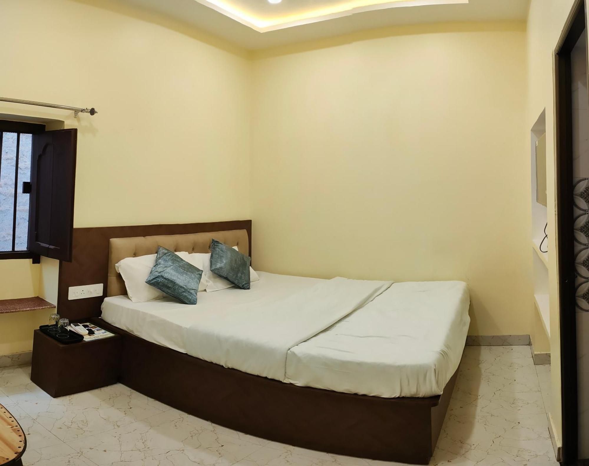Hotel Ganga Sparsh Varanasi Exterior foto